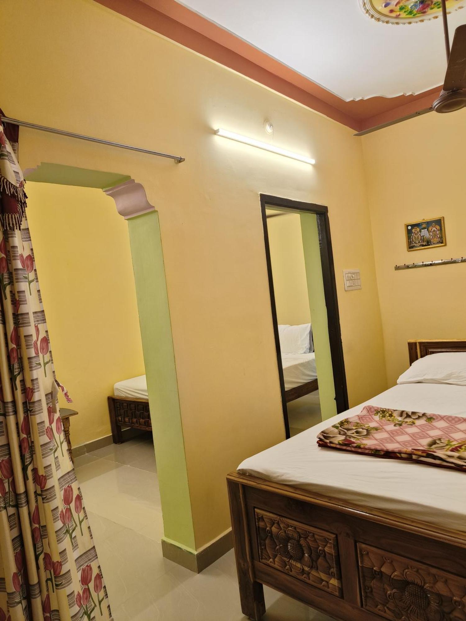 Liya Guest House Tiruvannāmalai Eksteriør billede