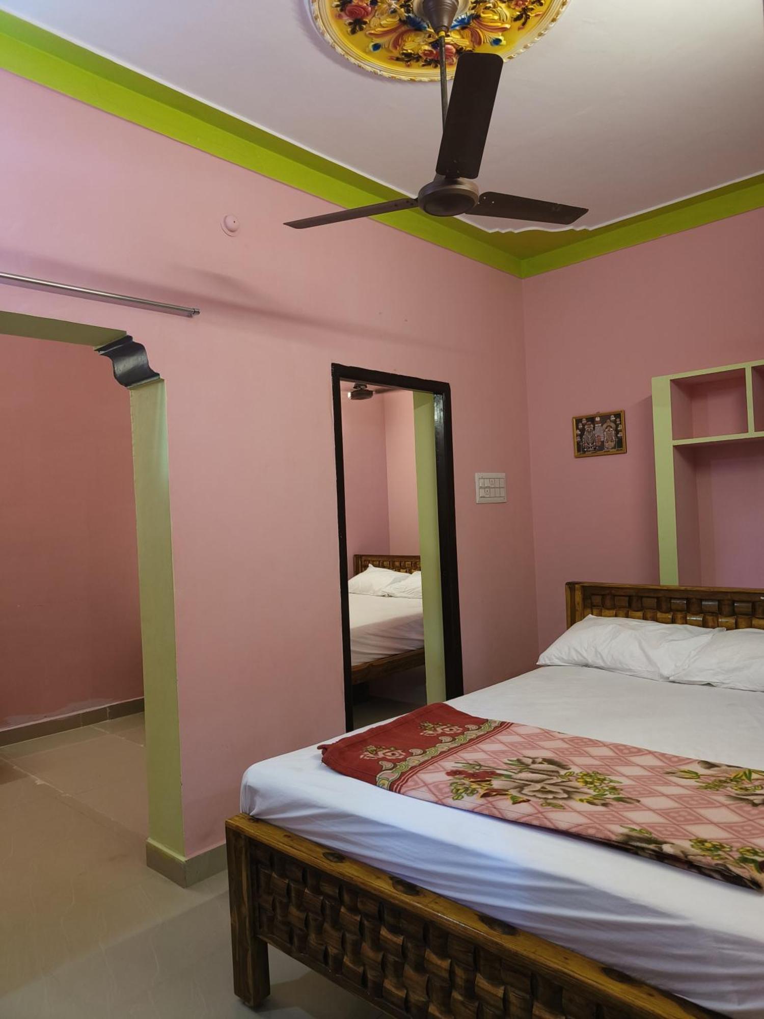 Liya Guest House Tiruvannāmalai Eksteriør billede