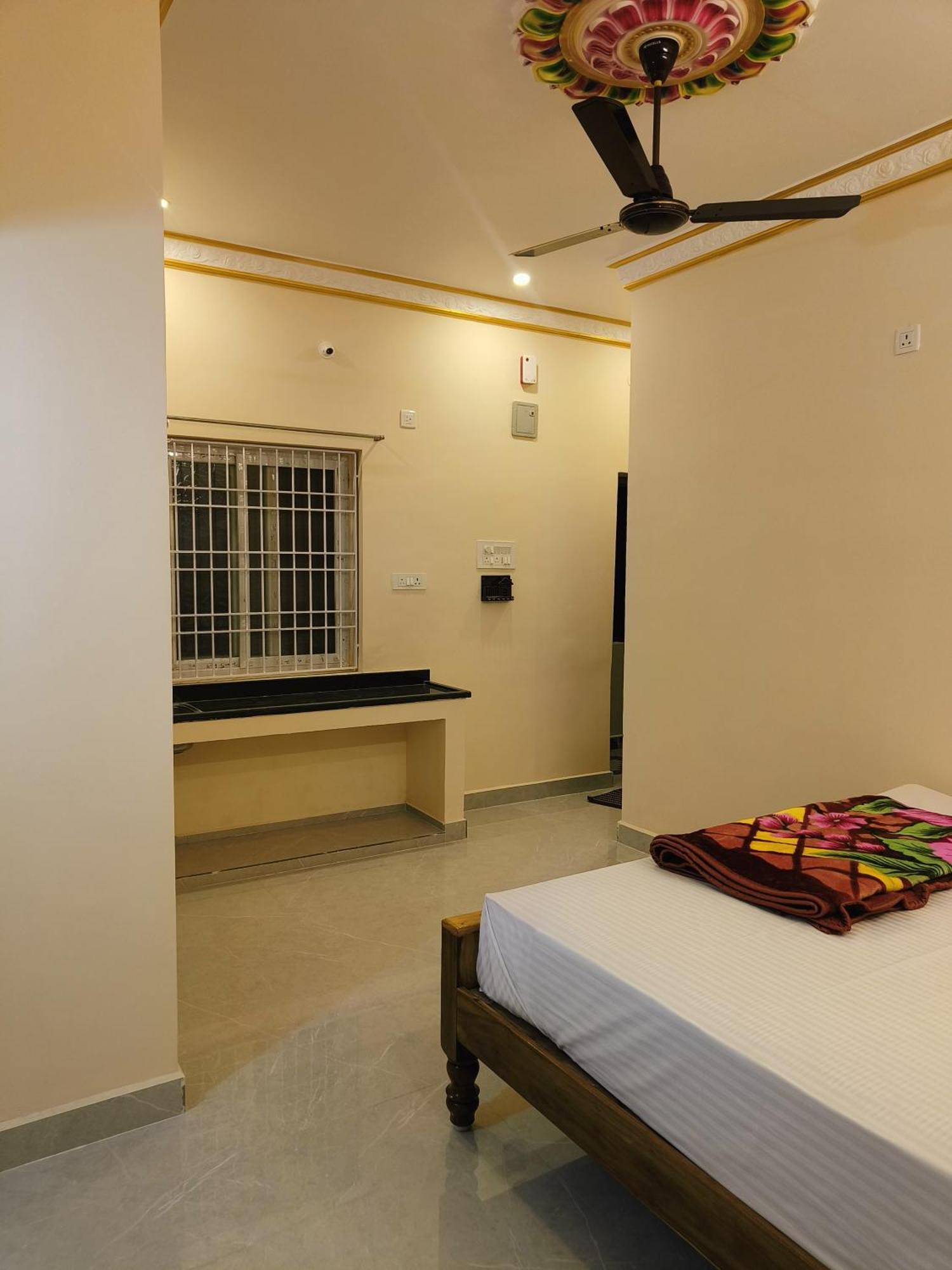 Liya Guest House Tiruvannāmalai Eksteriør billede