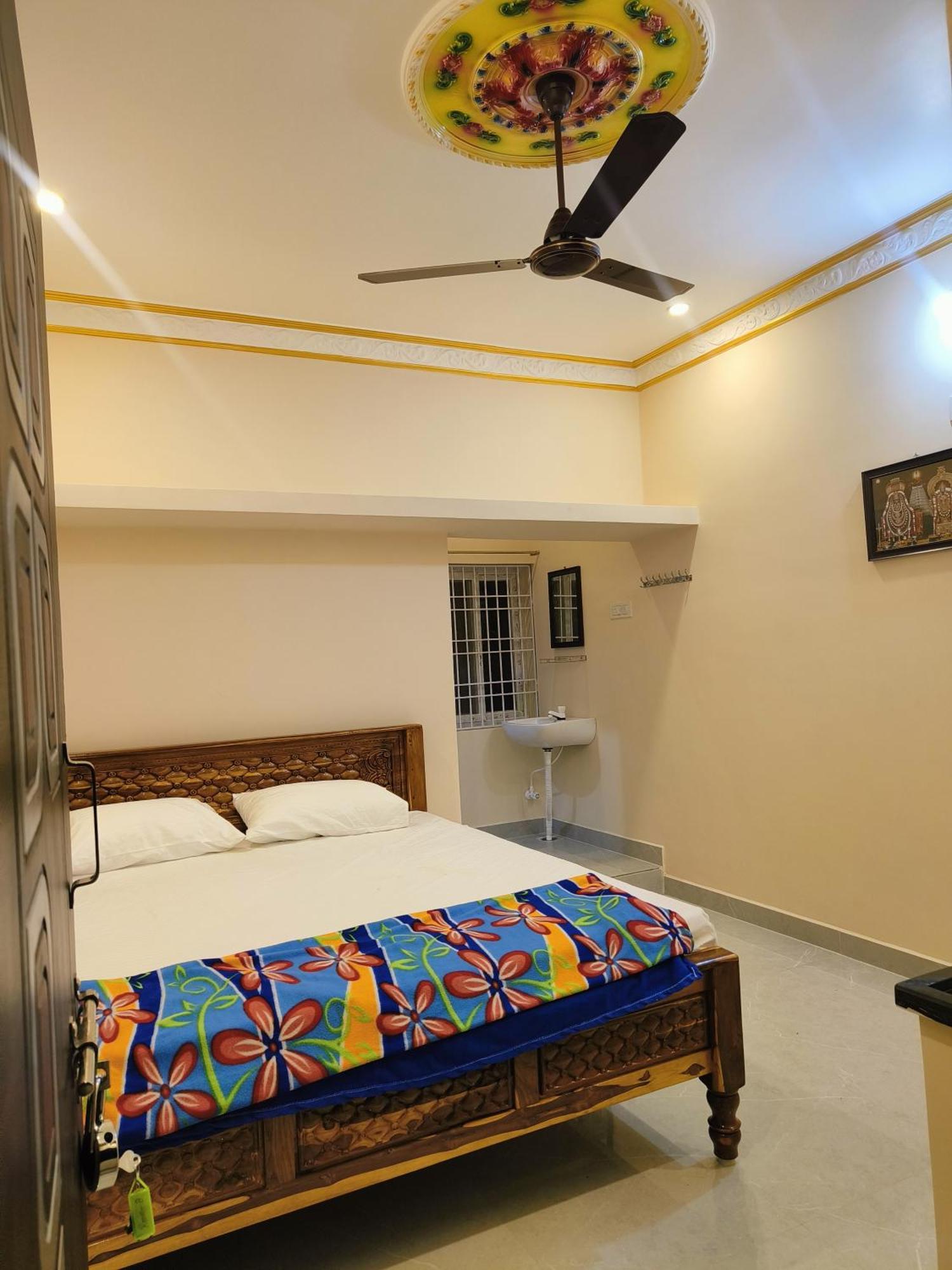Liya Guest House Tiruvannāmalai Eksteriør billede