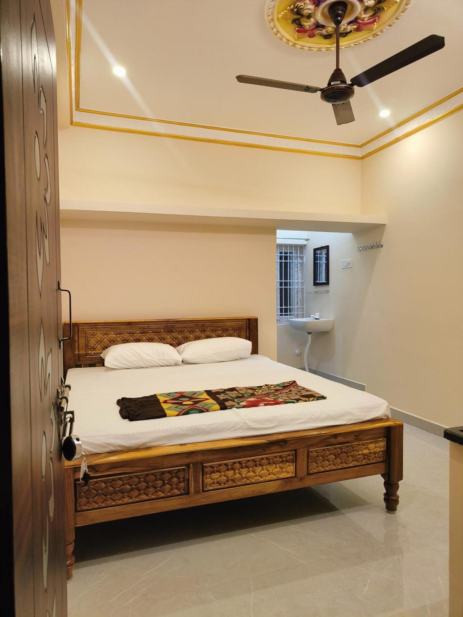 Liya Guest House Tiruvannāmalai Eksteriør billede